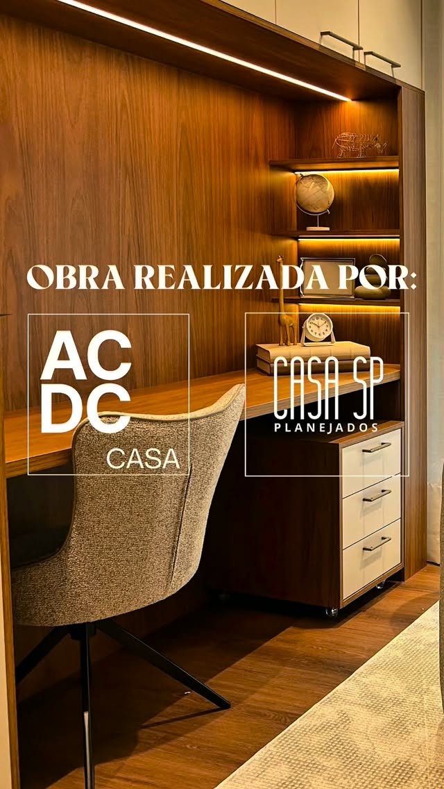 Bancada e prateleiras amadeiradas com iluminação, em projeto da Casa SP e ACDC Casa